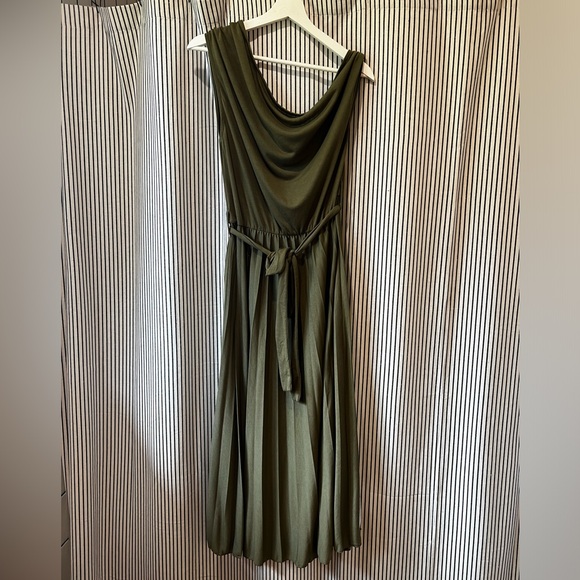 ASOS soft maxi dress with asymmetrical shoulders - Picture 1 of 5